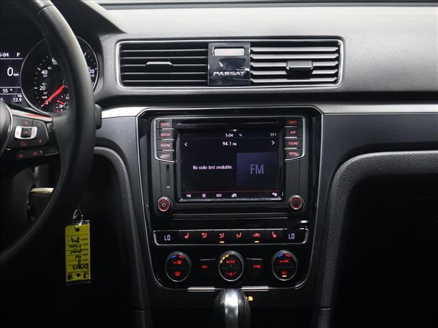 2018 Volkswagen Passat 2.0T R-Line:D13712