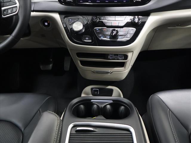 2024 Chrysler Pacifica Touring L:D13895