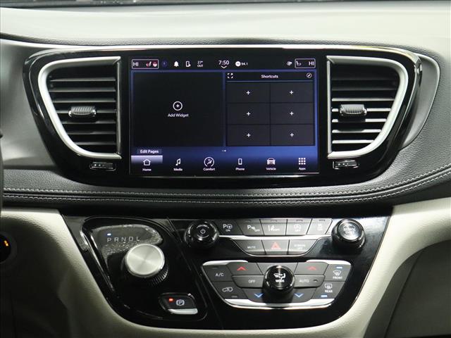 2024 Chrysler Pacifica Touring L:D13580