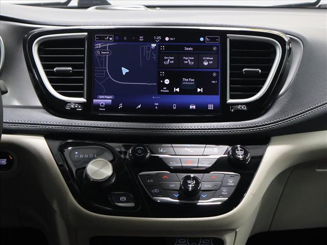 2024 Chrysler Pacifica Plug-In Hybrid Select:D14059