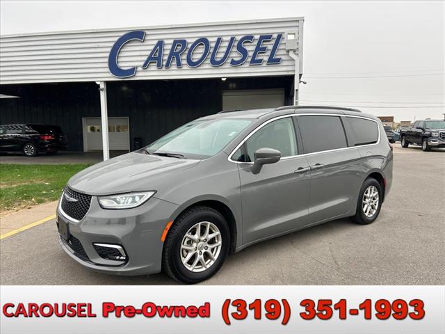 Photo of 2022 Chrysler Pacifica Touring L in Iowa City, IA 2022 Chrysler Pacifica Touring L  D13319