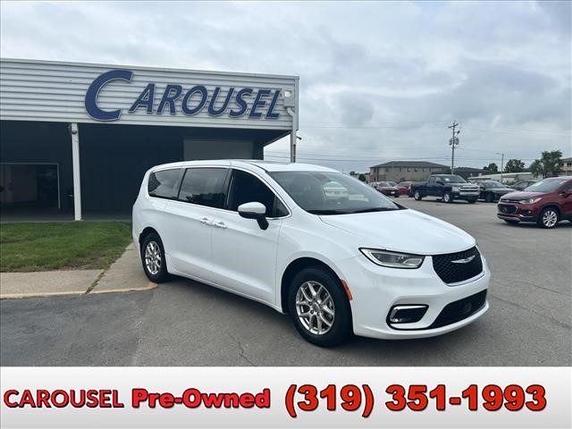 2023 Chrysler Pacifica Touring  D13935