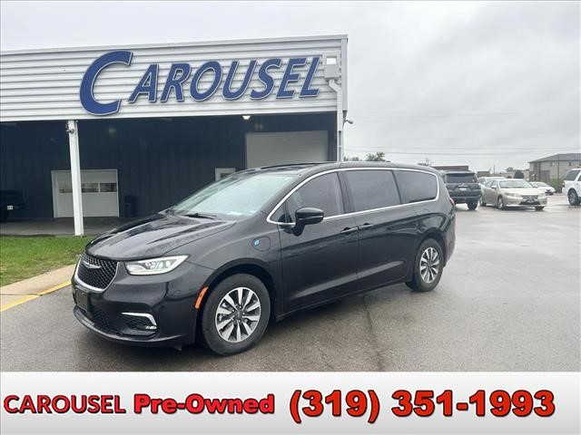 2024 Chrysler Pacifica Plug-In Hybrid Select  D15060