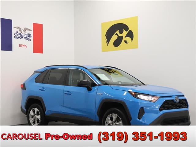 2021 Toyota RAV4 LE's photo