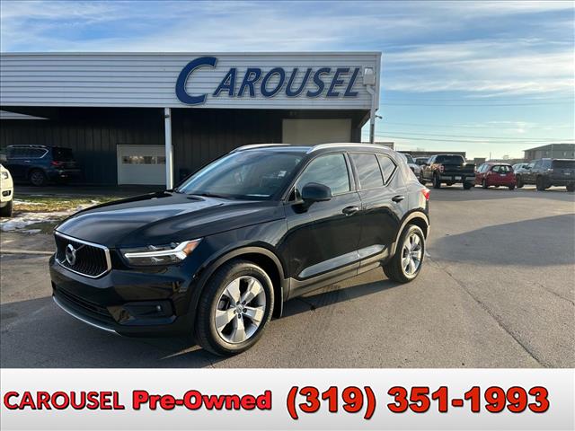 2021 Volvo XC40 Momentum's photo