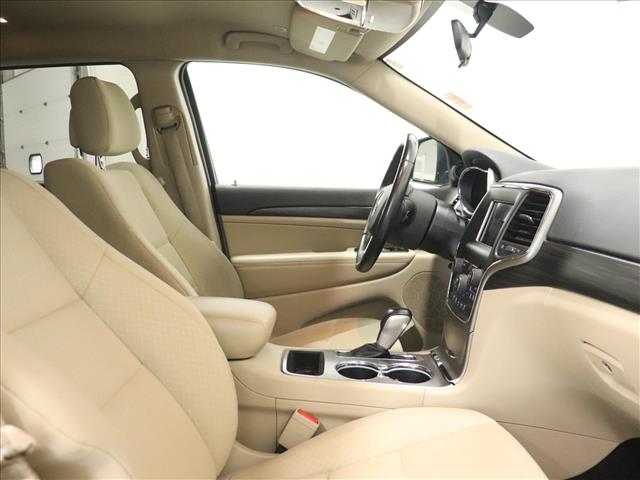 2020 Jeep Grand Cherokee Laredo:D13104A