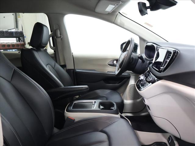 2024 Chrysler Pacifica Touring L:D13895