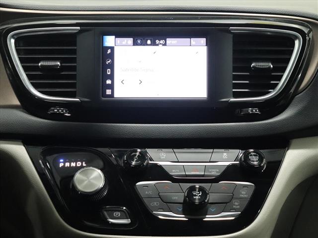 2022 Chrysler Voyager LX:D13311