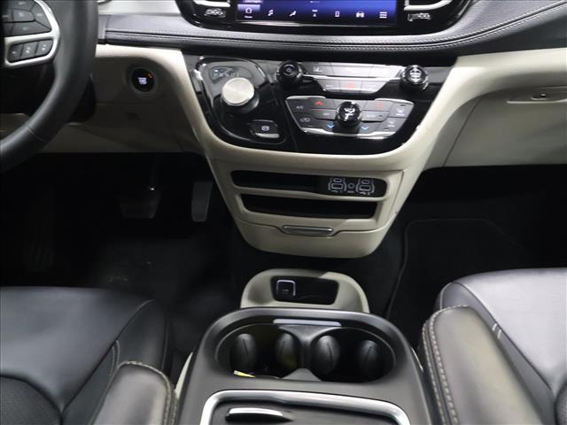 2024 Chrysler Pacifica Plug-In Hybrid Select:D14059