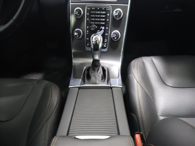 2016 Volvo V60 Cross Country T5 Platinum:D13695