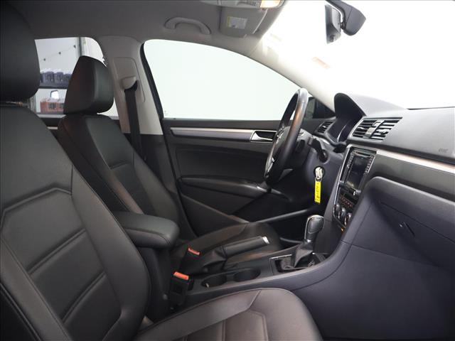 2018 Volkswagen Passat 2.0T R-Line:D13712