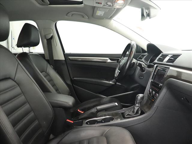 2016 Volkswagen Passat V6 SEL Premium:D13648