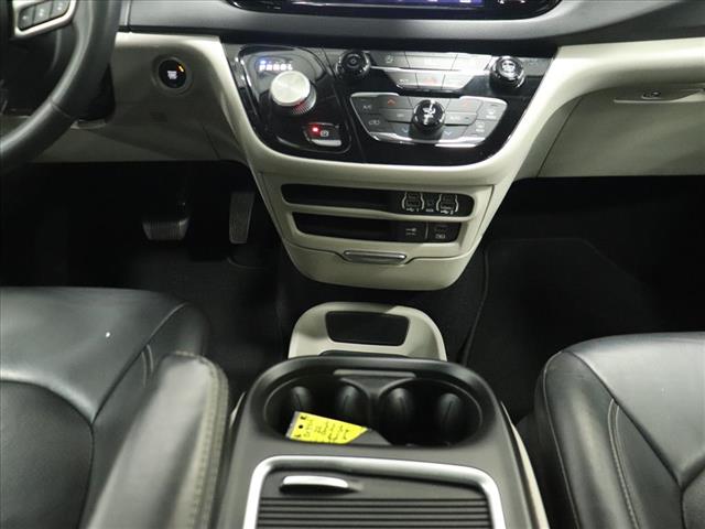 2022 Chrysler Pacifica Touring L:D13319