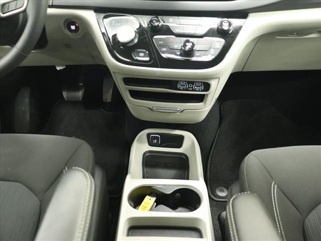 2024 Chrysler Voyager LX:D13312