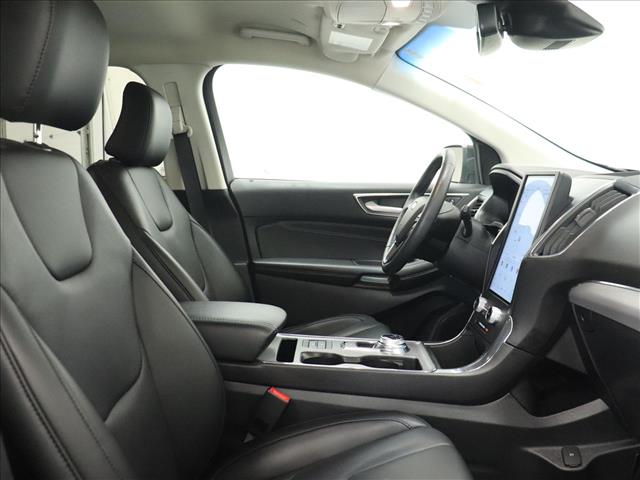 2022 Ford Edge Titanium:D13362A