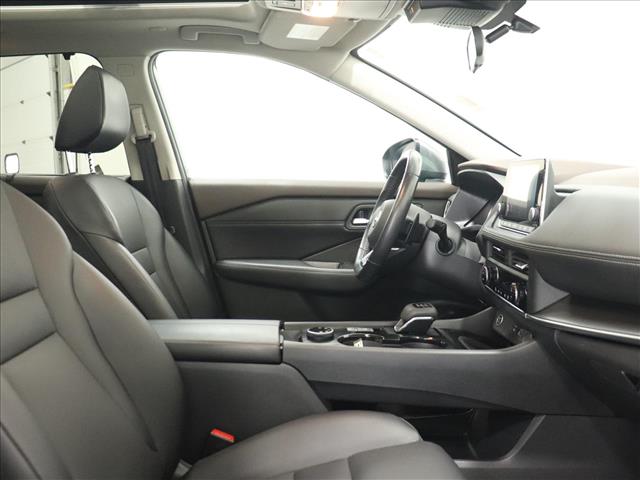 2023 Nissan Rogue SV:D13523