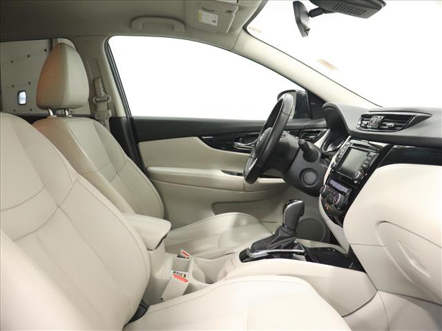 2022 Nissan Rogue Sport SL:D13185A