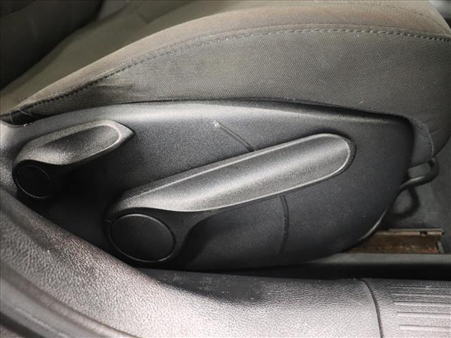 2015 Chrysler 200 Limited:D13023A