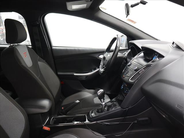 2018 Ford Focus ST:D14005