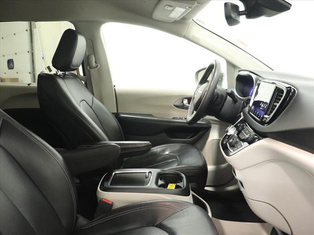 2022 Chrysler Pacifica Touring L:D13319