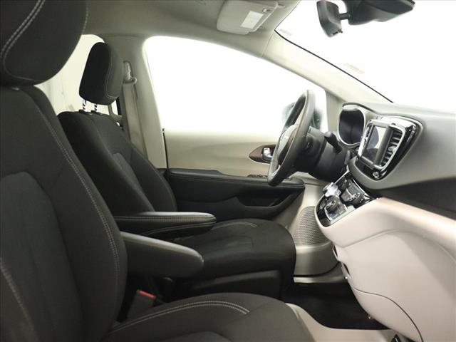 2024 Chrysler Voyager LX:D13312