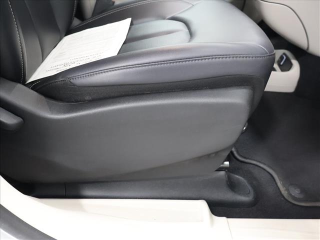 2024 Chrysler Pacifica Plug-In Hybrid Select:D14059