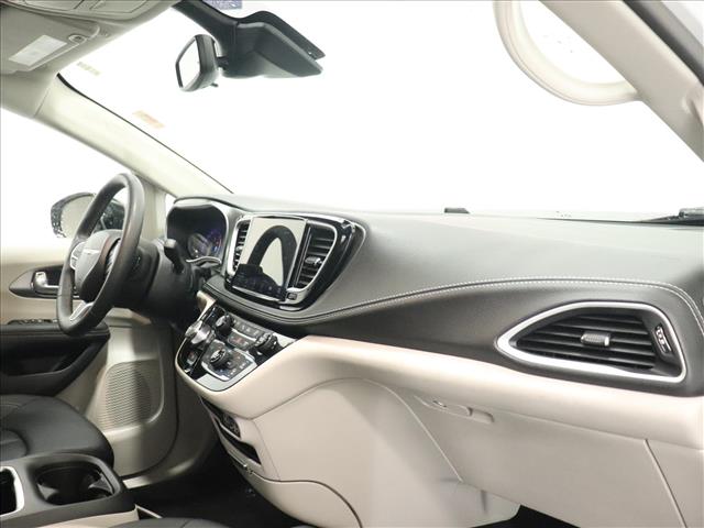 2024 Chrysler Pacifica Touring L:D13580