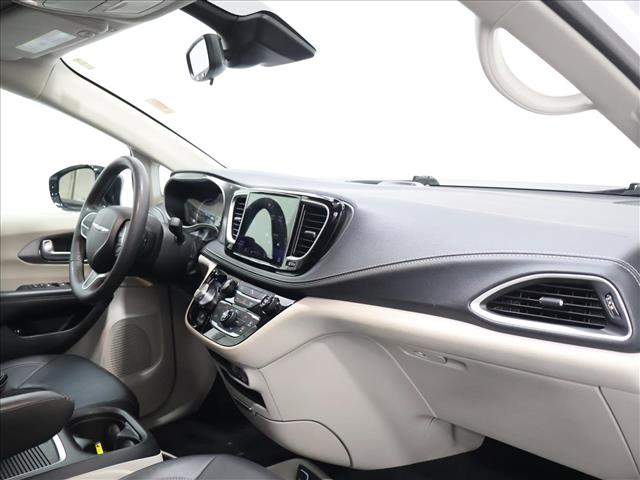 2024 Chrysler Pacifica Plug-In Hybrid Select:D14059