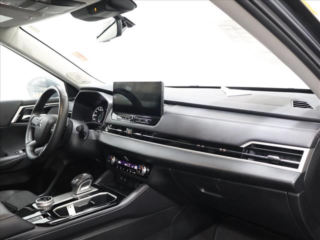 2025 Mitsubishi Outlander SE:D14007