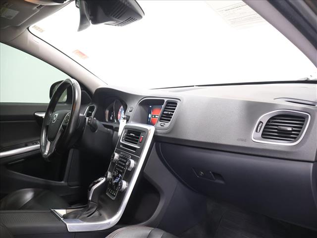2016 Volvo V60 Cross Country T5 Platinum:D13695
