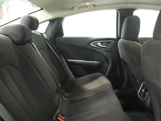 2015 Chrysler 200 Limited:D13023A