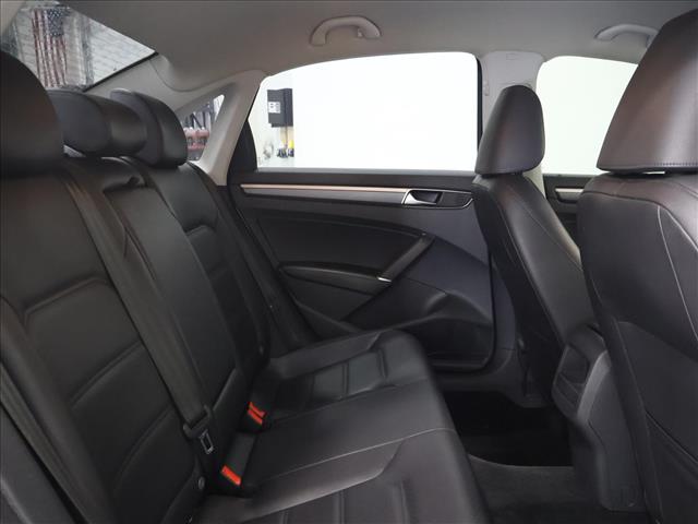 2018 Volkswagen Passat 2.0T R-Line:D13712