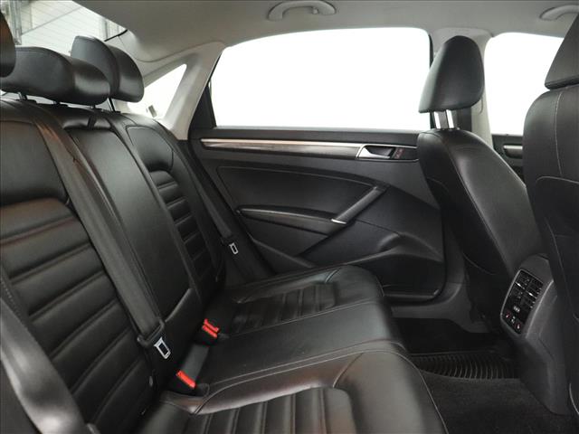 2016 Volkswagen Passat V6 SEL Premium:D13648