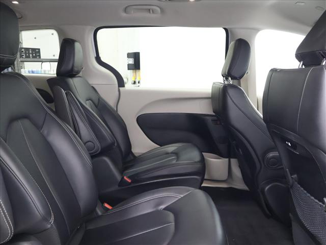 2024 Chrysler Pacifica Plug-In Hybrid Select:D14059