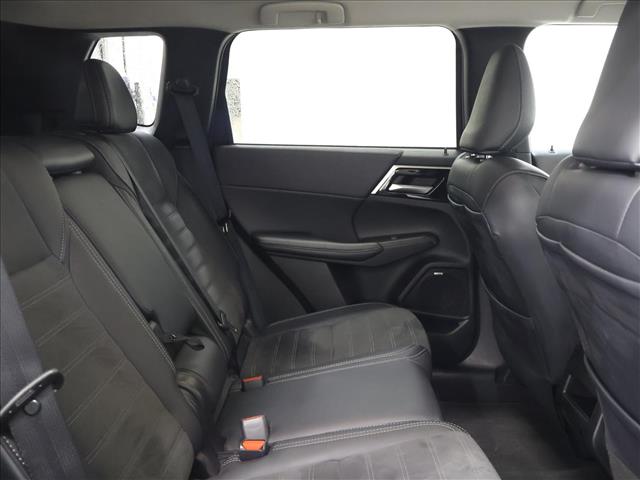 2025 Mitsubishi Outlander SE:D14007