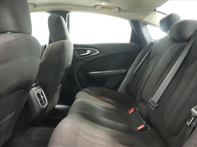 2015 Chrysler 200 Limited:D13023A