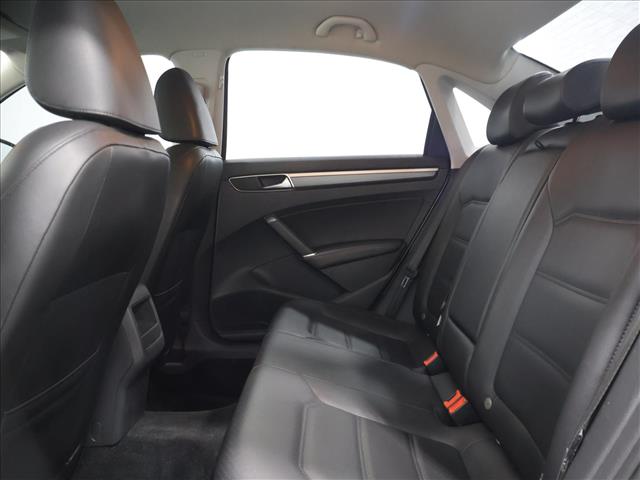 2018 Volkswagen Passat 2.0T R-Line:D13712