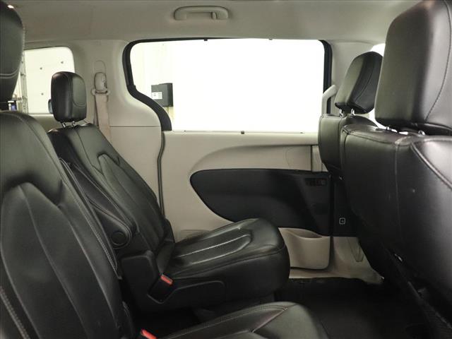 2022 Chrysler Pacifica Touring L:D13319