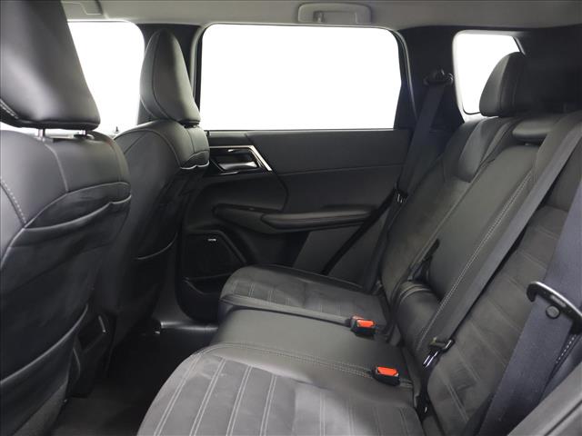 2025 Mitsubishi Outlander SE:D14007