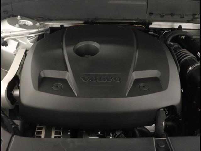 2020 Volvo XC90 T6 Momentum photo 24