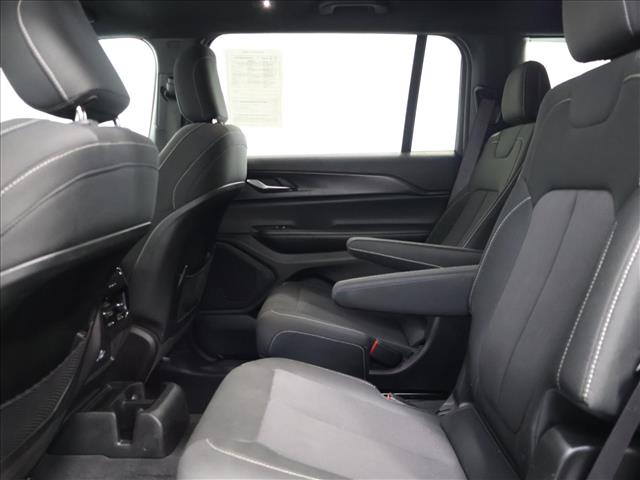 2024 Jeep Grand Cherokee L Laredo:D13854