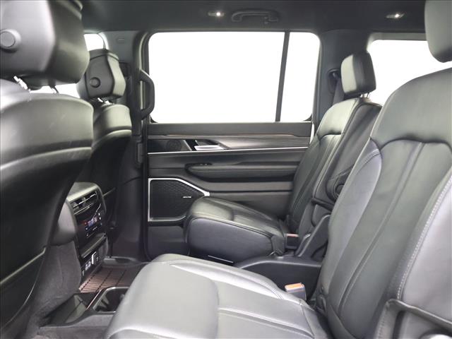 2024 Jeep Wagoneer Series III:D14078
