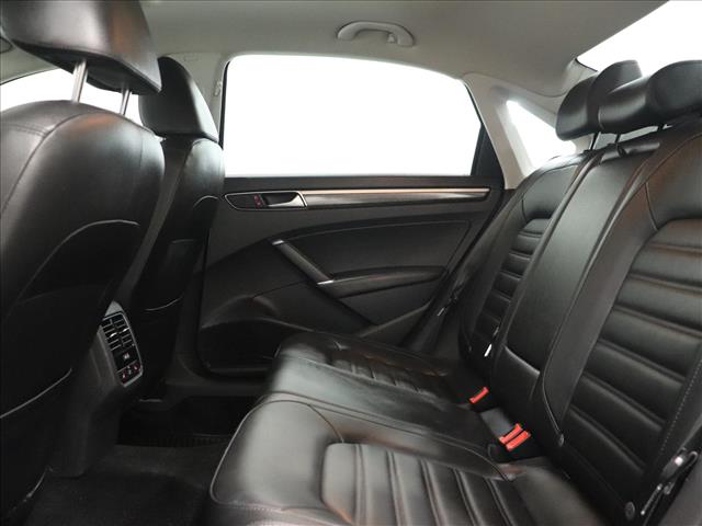 2016 Volkswagen Passat V6 SEL Premium:D13648