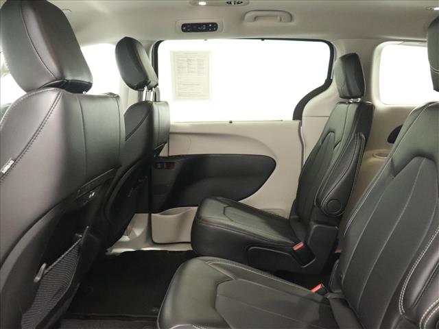 2024 Chrysler Pacifica Touring L:D13580
