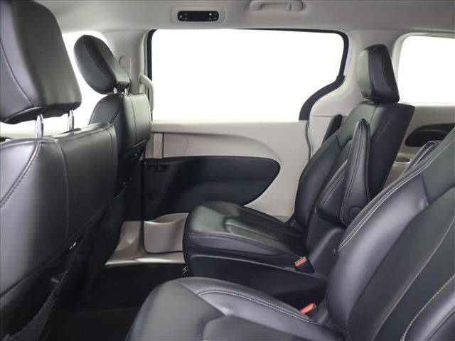 2024 Chrysler Pacifica Plug-In Hybrid Select:D14059