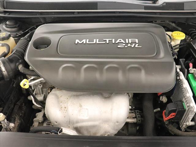 2015 Chrysler 200 Limited:D13023A