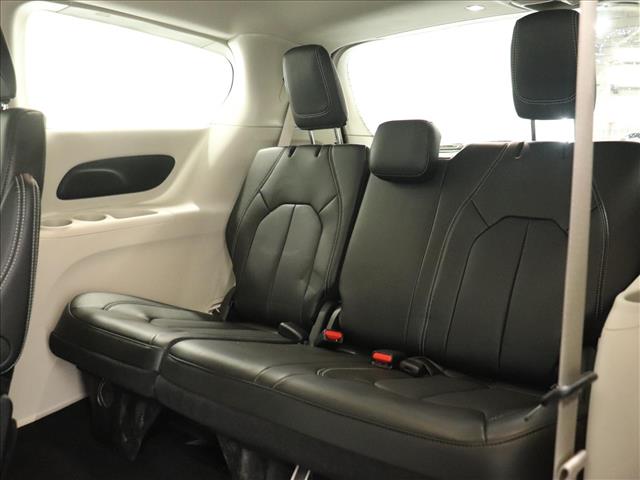 2024 Chrysler Pacifica Touring L:D13580