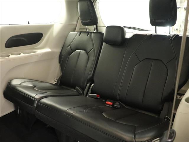 2022 Chrysler Pacifica Touring L:D13319