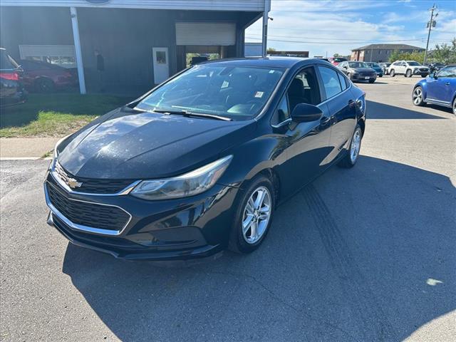 2017 Chevrolet Cruze LT photo 2