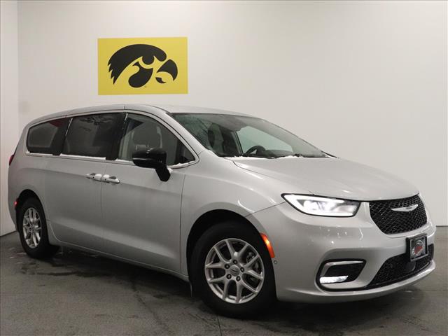 2024 Chrysler Pacifica Touring L:D13580